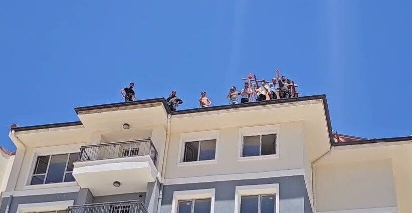 Adıyaman’ın Gölbaşı ilçesinde paralarını alamadıklarını iddia edilen inşaat işçileri binanın