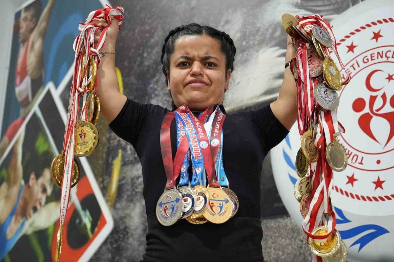 Gaziantep’te keşfedilerek yüzme ve ardından da halter branşına kazandırılan paralimpik