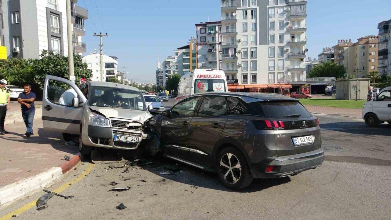Antalya’da meydana gelen trafik kazasında seyir halinde iken direksiyon hakimiyetini