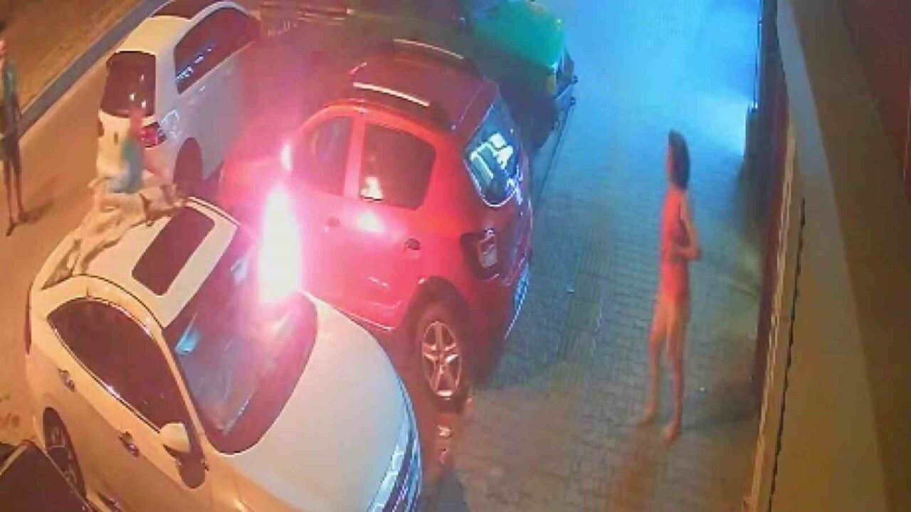 Samsun’da bir şahsın park halindeki bir otomobilin üzerine battaniye örtüp