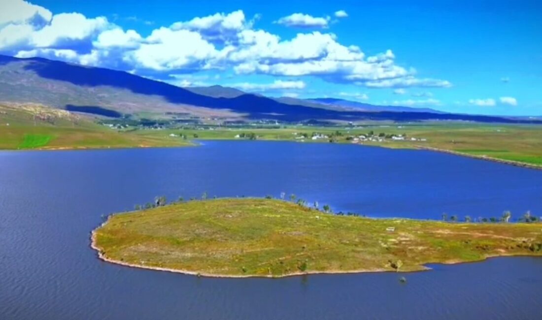 Doğal manzarasıyla dikkat çeken Patnos Barajı, hem huzur arayanlara hem