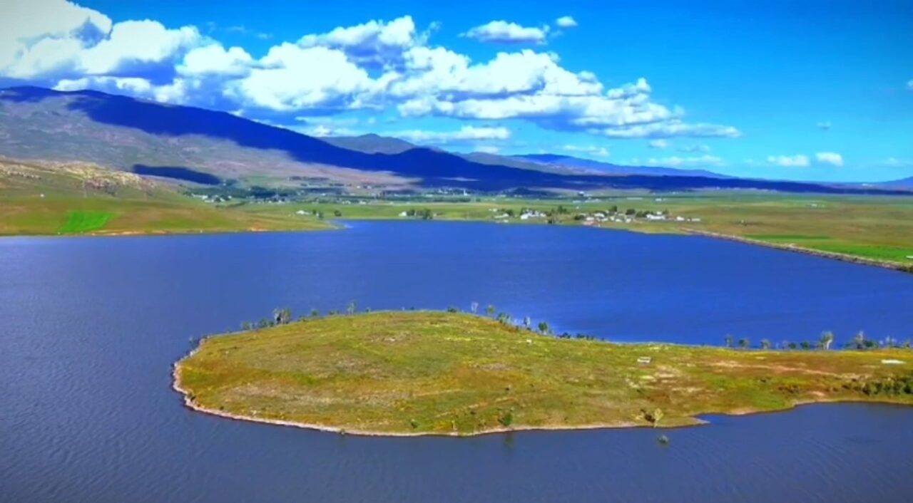 Doğal manzarasıyla dikkat çeken Patnos Barajı, hem huzur arayanlara hem