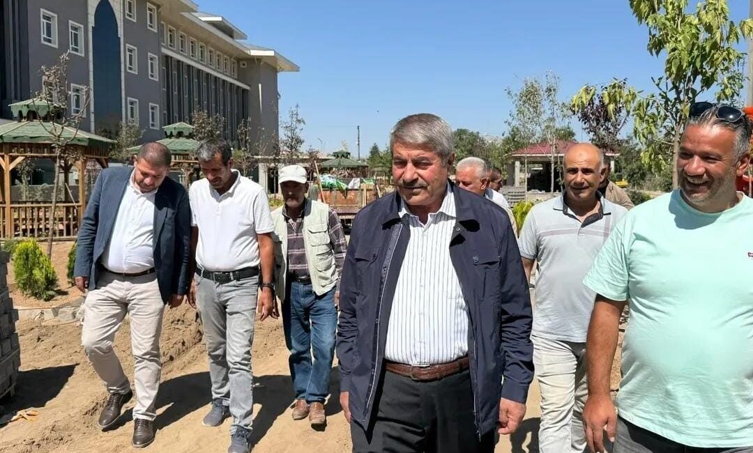 Patnos Belediyesi, Yeni Mahalle’de yürütülen çevre düzenleme ve yeşil alan