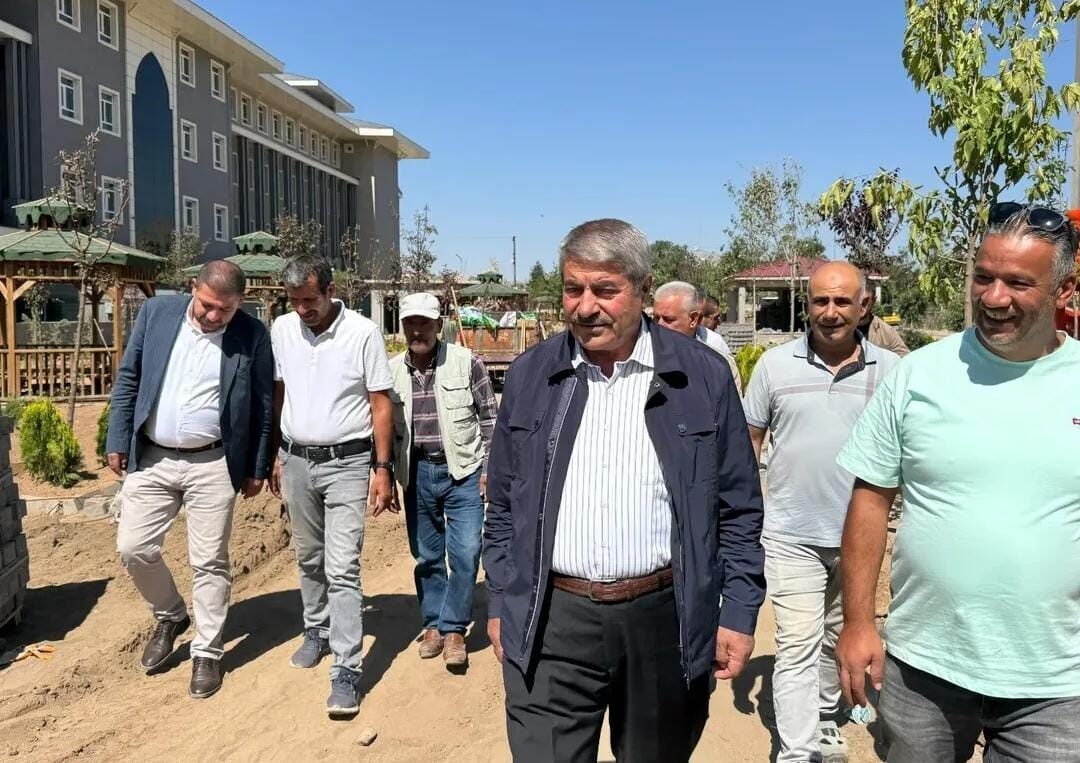 Patnos Belediyesi, Yeni Mahalle’de yürütülen çevre düzenleme ve yeşil alan