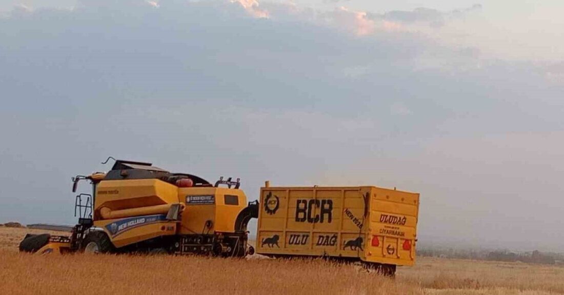 Patnos ilçesinde buğday hasadı hız kazanmış durumda. Ağrı iline bağlı