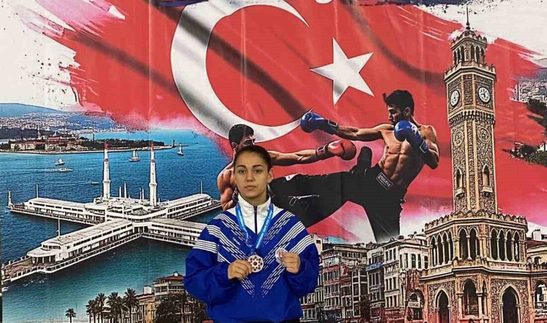 Pazaryerispor Kick Boks Takımı, İzmir’de düzenlenen Türkiye Kick Boks Şampiyonası’nda