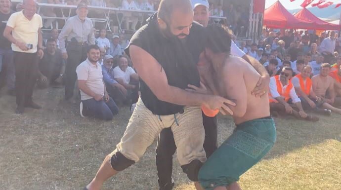 Bolu’nun Mudurnu ilçesinde düzenlenen asırlık “Acısu Bayramı”, binlerce kişiyi bir