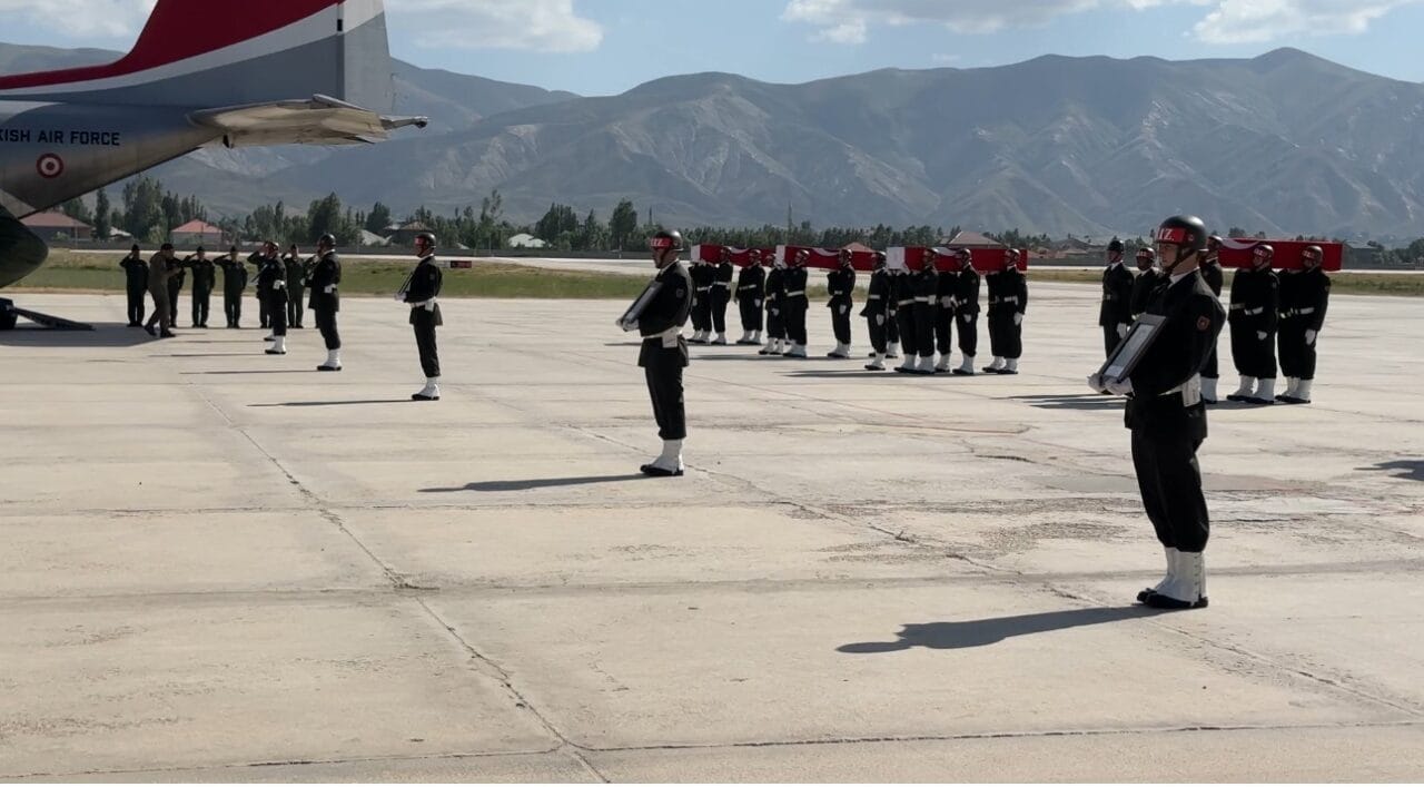 Pençe-Kilit Harekatı bölgesindeki bir mağarada arama-tarama faaliyeti sırasında metan gazına