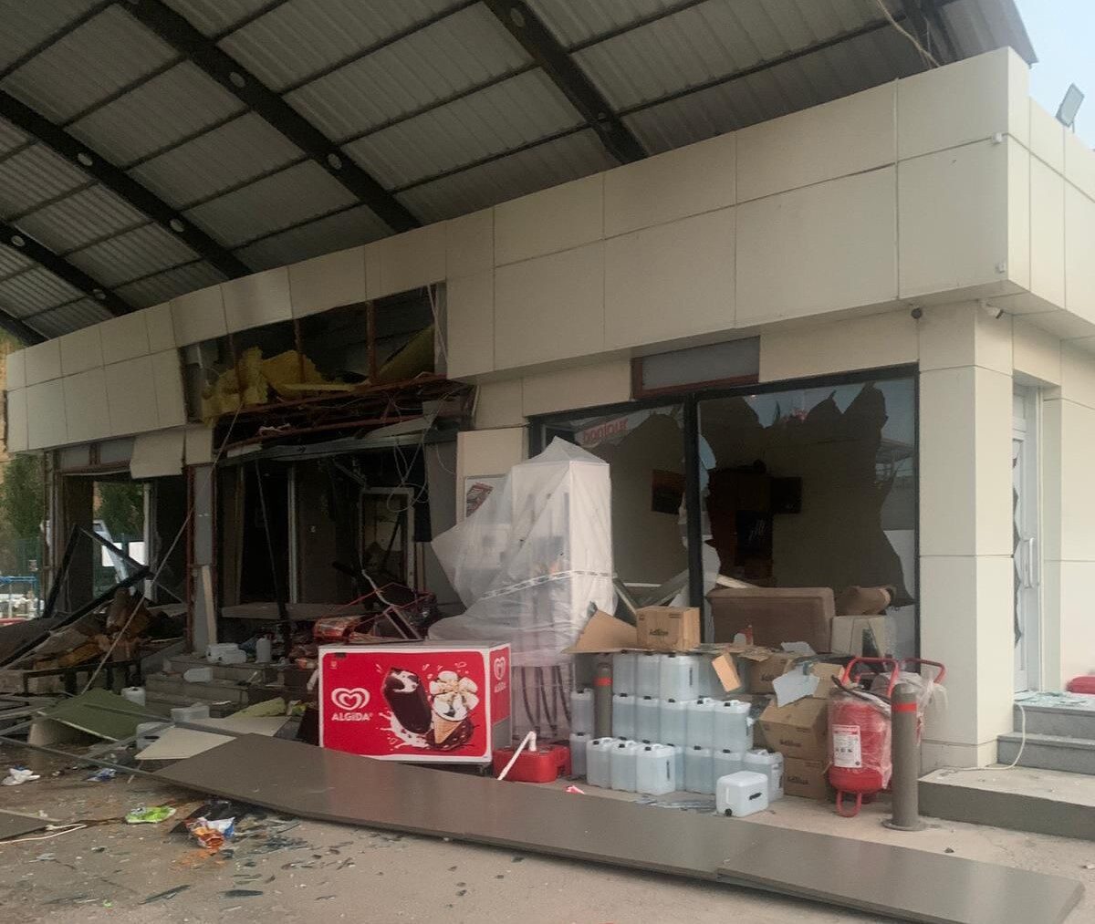 Van’ın Özalp ilçesine bir petrol istasyonunda meydana gelen patlamada 1