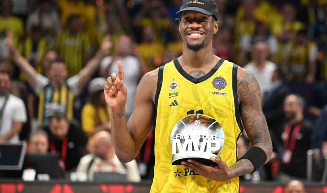 NBA ekiplerinden Phoenix Suns, son olarak Fenerbahçe’de forma giyen ABD’li