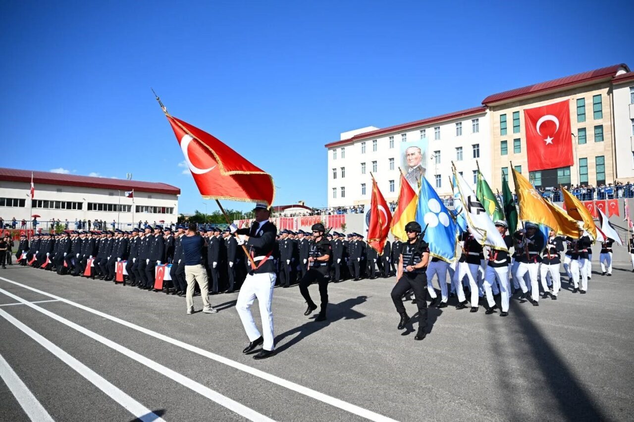Erzurum Polis Meslek Eğitim Merkezi’nde (POMEM) eğitimlerini tamamlayan 393 polis