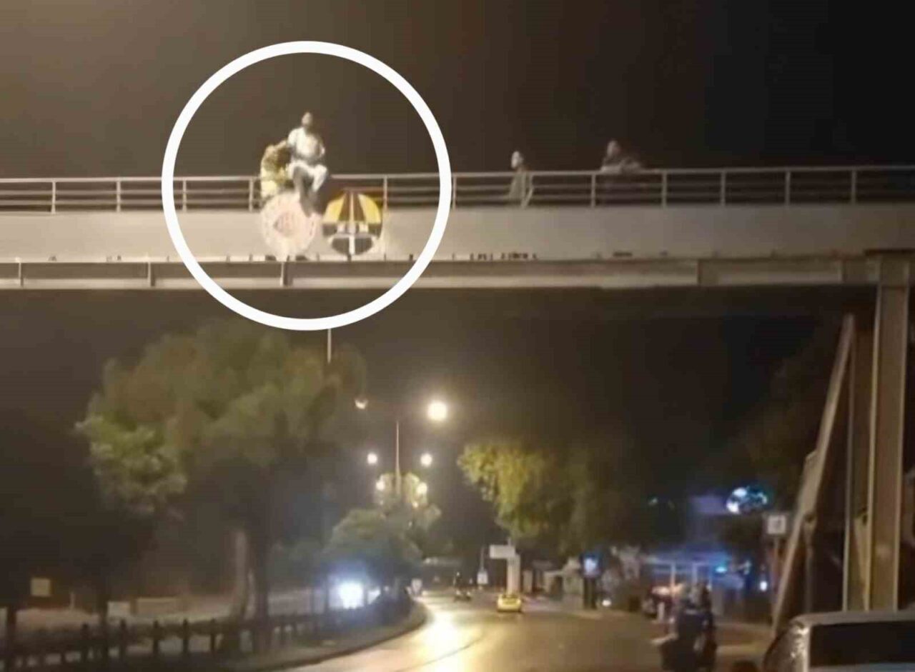 Samsun’da yaya üst geçidine çıkan bir kişi, polis ekiplerinin müdahalesiyle