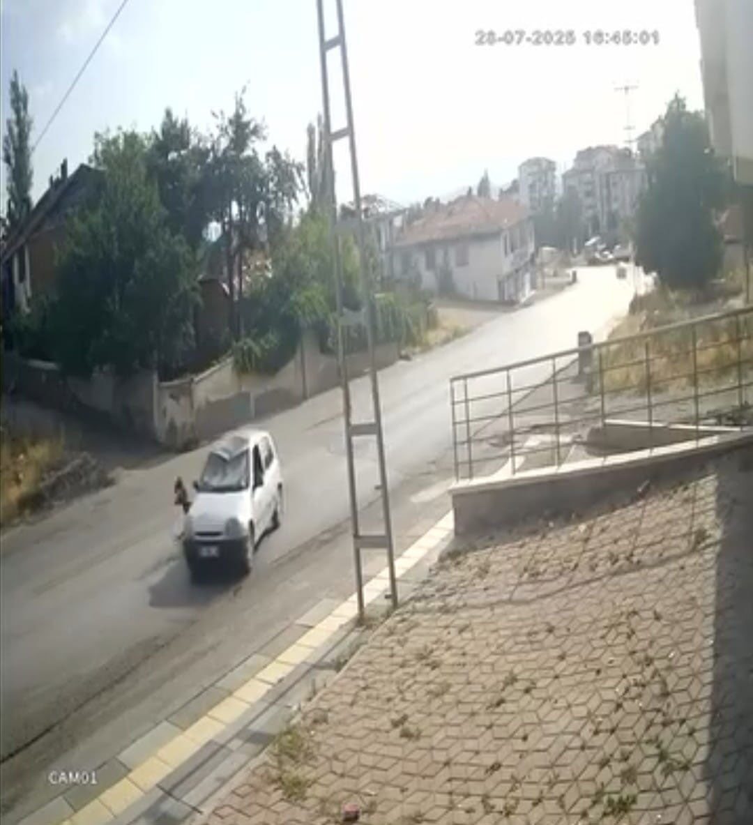 Ankara’da polis ekiplerinden kaçmaya çalışırken önce bir aracın çarptığı şahıs,