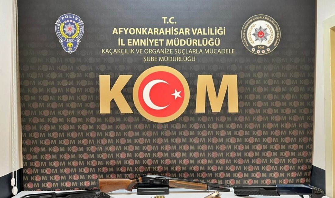 Afyonkarahisar’da polis tarafından bir adrese düzenlenen baskında 6 ruhsatsız silah