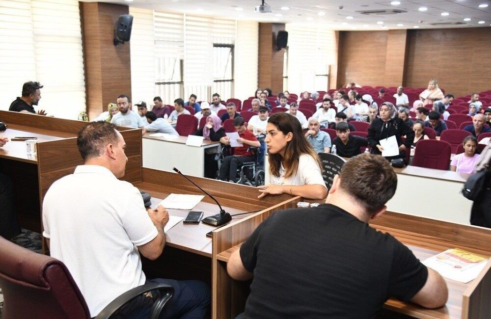Vatandaşlara yeni iş imkânları bulmak amacıyla işletmelerle sürekli iletişim halinde