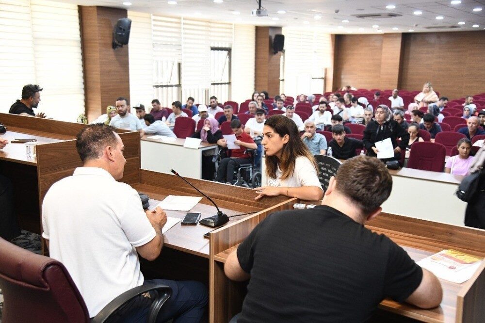Vatandaşlara yeni iş imkânları bulmak amacıyla işletmelerle sürekli iletişim halinde