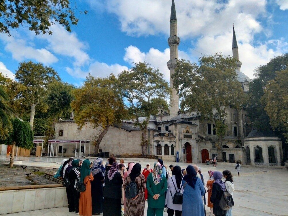 Pursaklar Belediyesi’nin ev hanımlarına yönelik düzenlediği kültür gezileri için kayıtlar