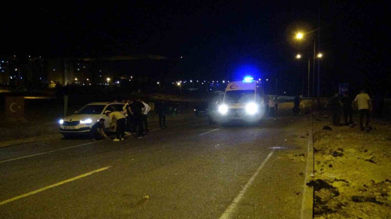 Batman’ın Gercüş ilçesinde refüjdeki direğe çarpan motosiklet sürücüsü genç hayatını