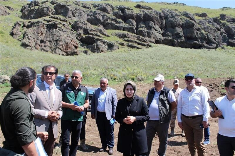 Ardahan Üniversitesi Rektörü Prof. Dr. Öztürk Emiroğlu, Hanak Kaymakamı Elif