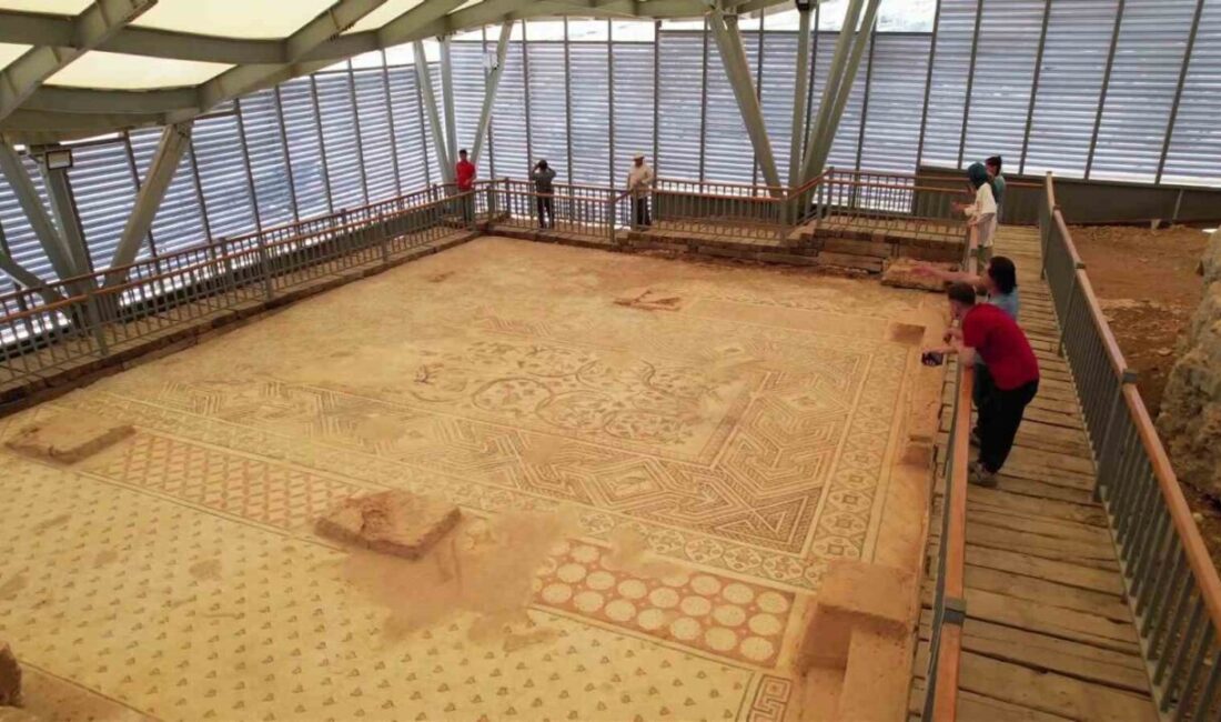 Adıyaman’da, bölgenin en büyük mozaiklerinden biri olan Perre Antik Kent’teki