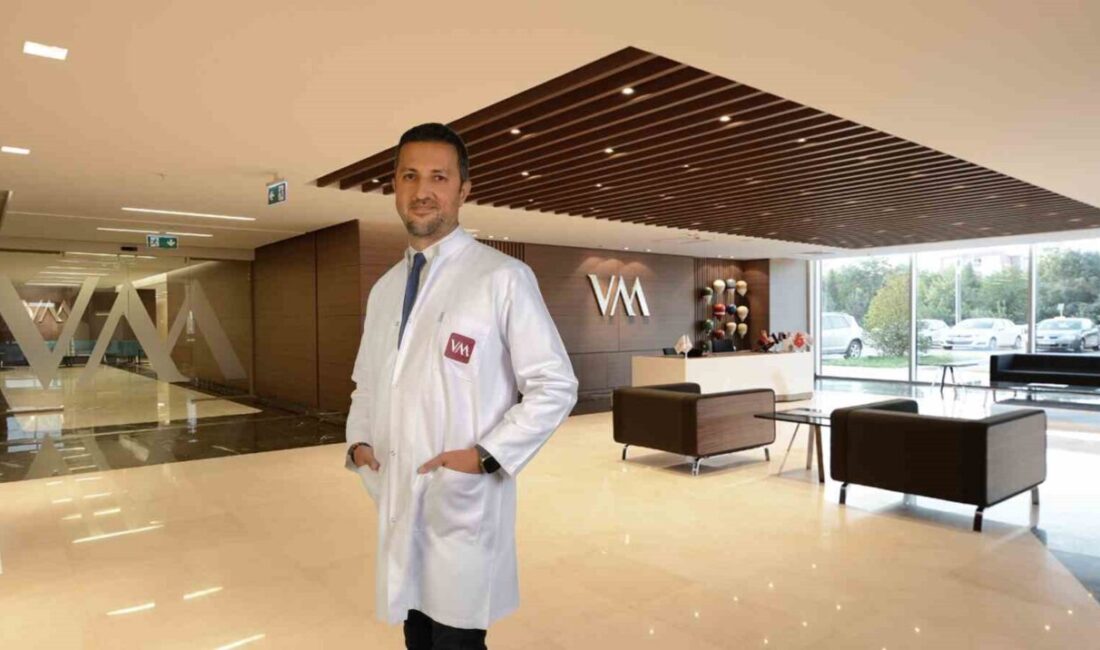 Vitrektomi ameliyatı hakkında bilgi veren Göz Sağlığı ve Hastalıkları Uzmanı