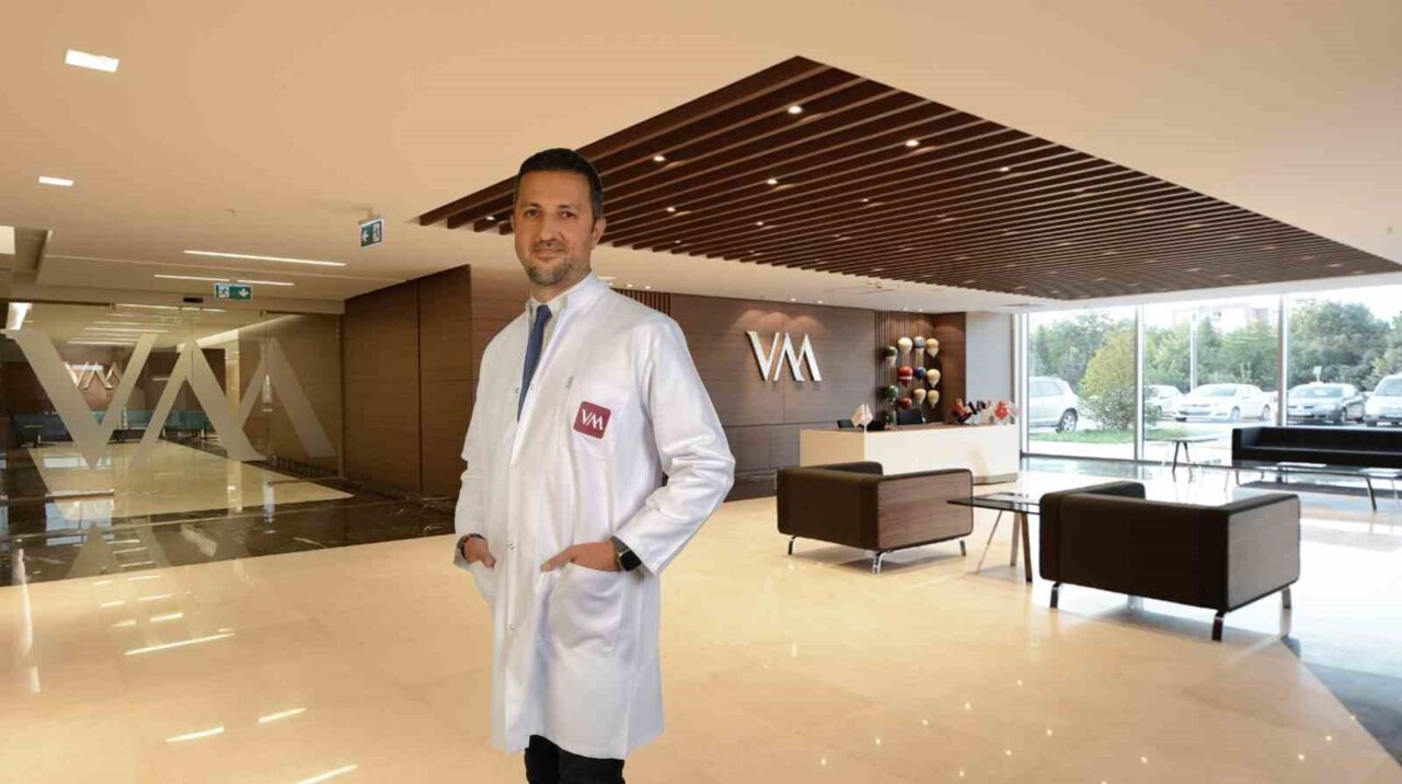 Vitrektomi ameliyatı hakkında bilgi veren Göz Sağlığı ve Hastalıkları Uzmanı