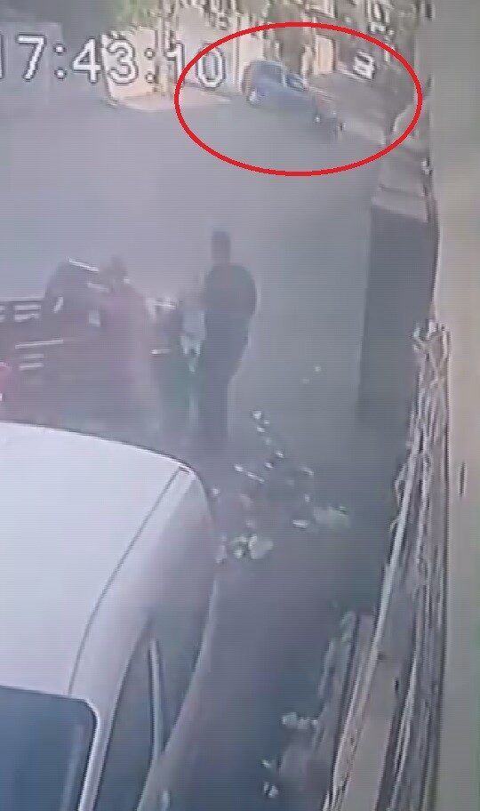 Hatay’ın Reyhanlı ilçesinde otomobille çarpışan motosikletlinin metrelerce savrulduğu anlar kameraya