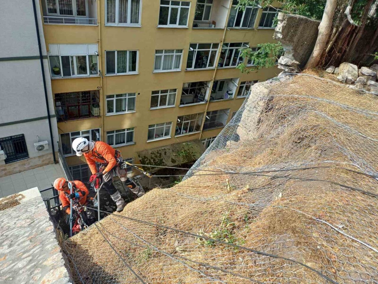 Kocaeli Büyükşehir Belediyesi, İzmit Akçakoca Mahallesi’nde can ve mal güvenliğini