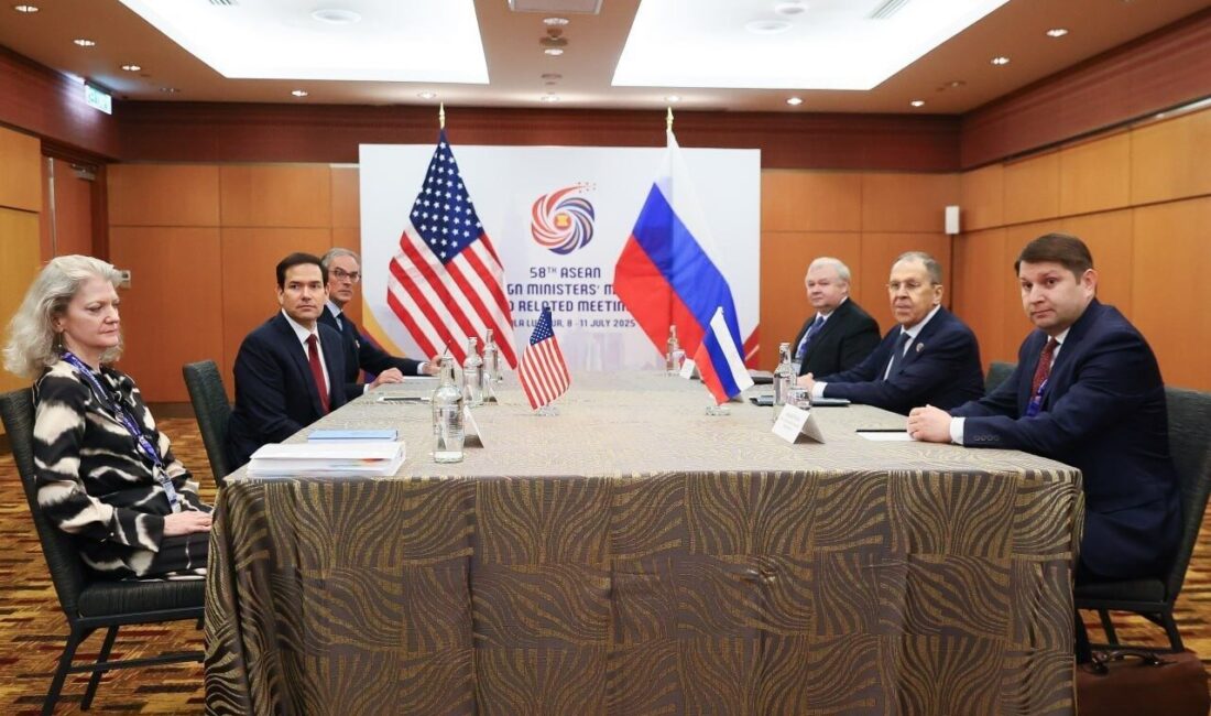 Rubio ve Lavrov Malezya’da ikinci kez bir araya geldi ABD Dışişleri Bakanı Marco Rubio, Malezya’da düzenlenen 47’nci Güneydoğu Asya
