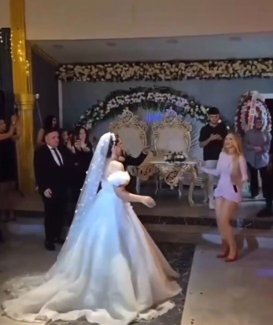 Dünyaca ünlü Rumen şarkıcı Otilia, özel bir organizasyona katılmak üzere