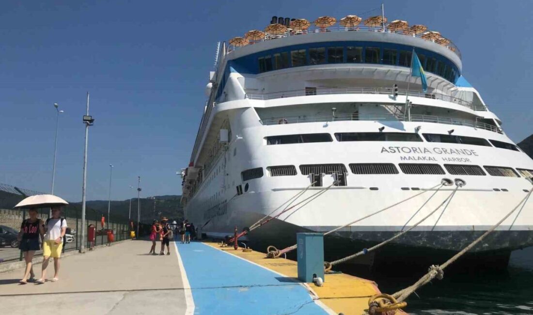 Bartın’ın Çeşmi Cihan ilçesi Amasra’ya, Rusya’dan kruvaziyer turizm ile gelen