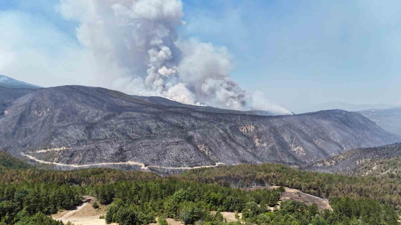 Karabük’te yaklaşık 45 saattir kontrol altına alınmaya çalışılan orman yangını