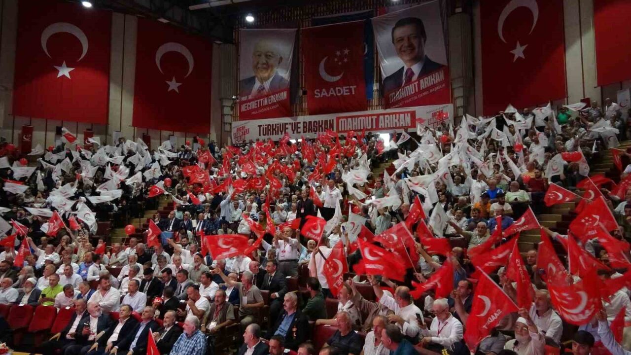 Saadet Partisi Genel Başkanı Mahmut Arıkan, partisinin 10. Olağan Trabzon