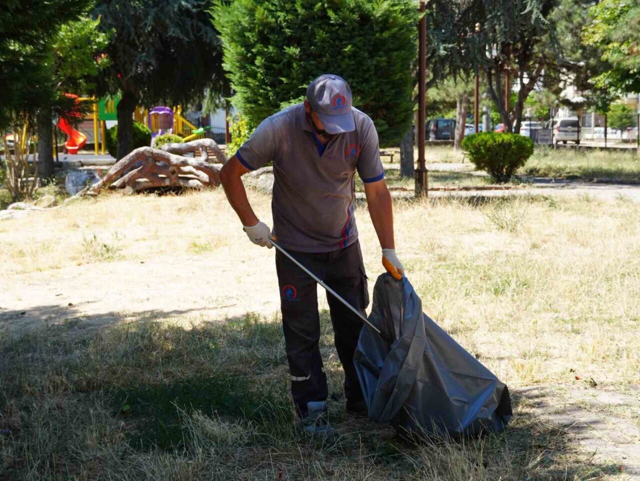 DÜZCE(İHA) – Düzce Belediyesi tarafından başlatılan temizlik kampanyası Cedidiye Mahallesi’nden