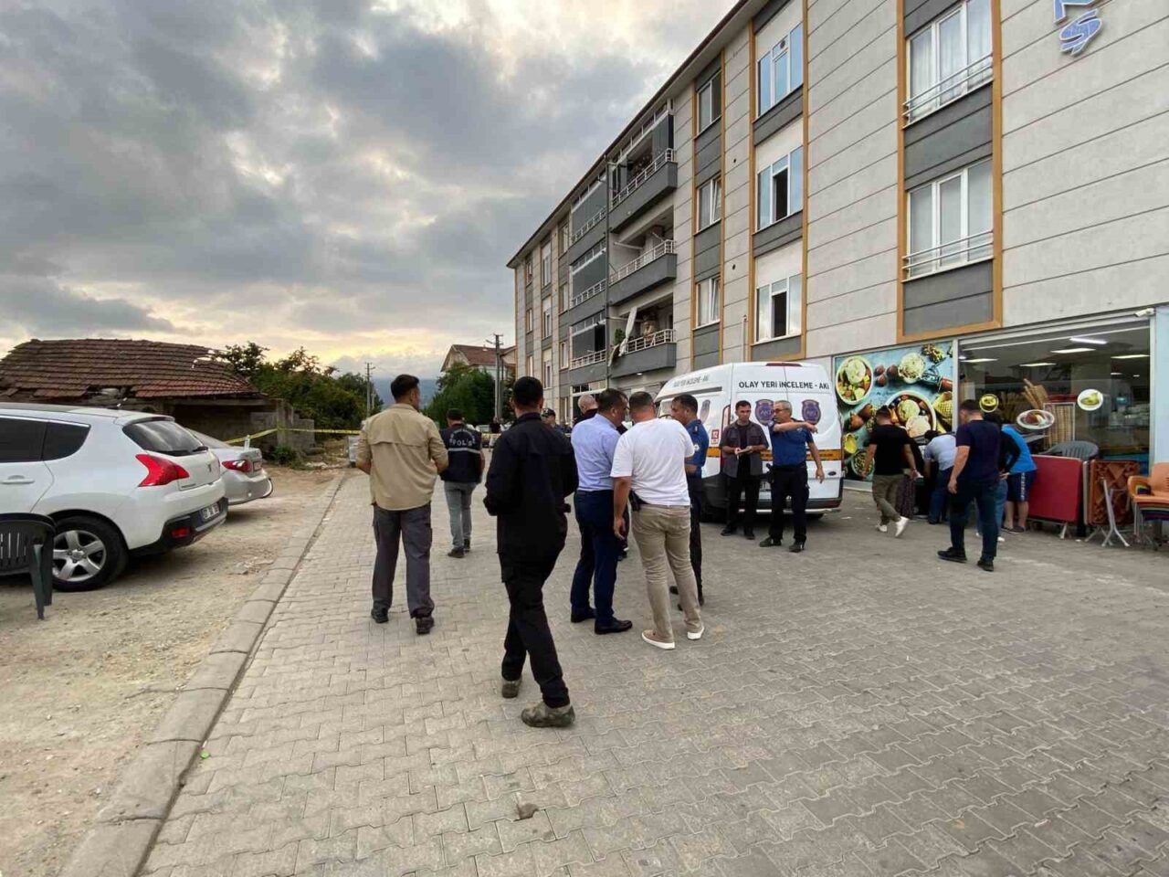 Düzce’de sağlık merkezinin önünde silahlı saldırıya uğrayan bir kişi hayatını