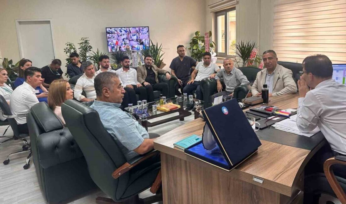 Sağlık-Sen Şırnak Şube Başkanı Sabgatullah Anmal ve yönetim kurulu üyeleri,