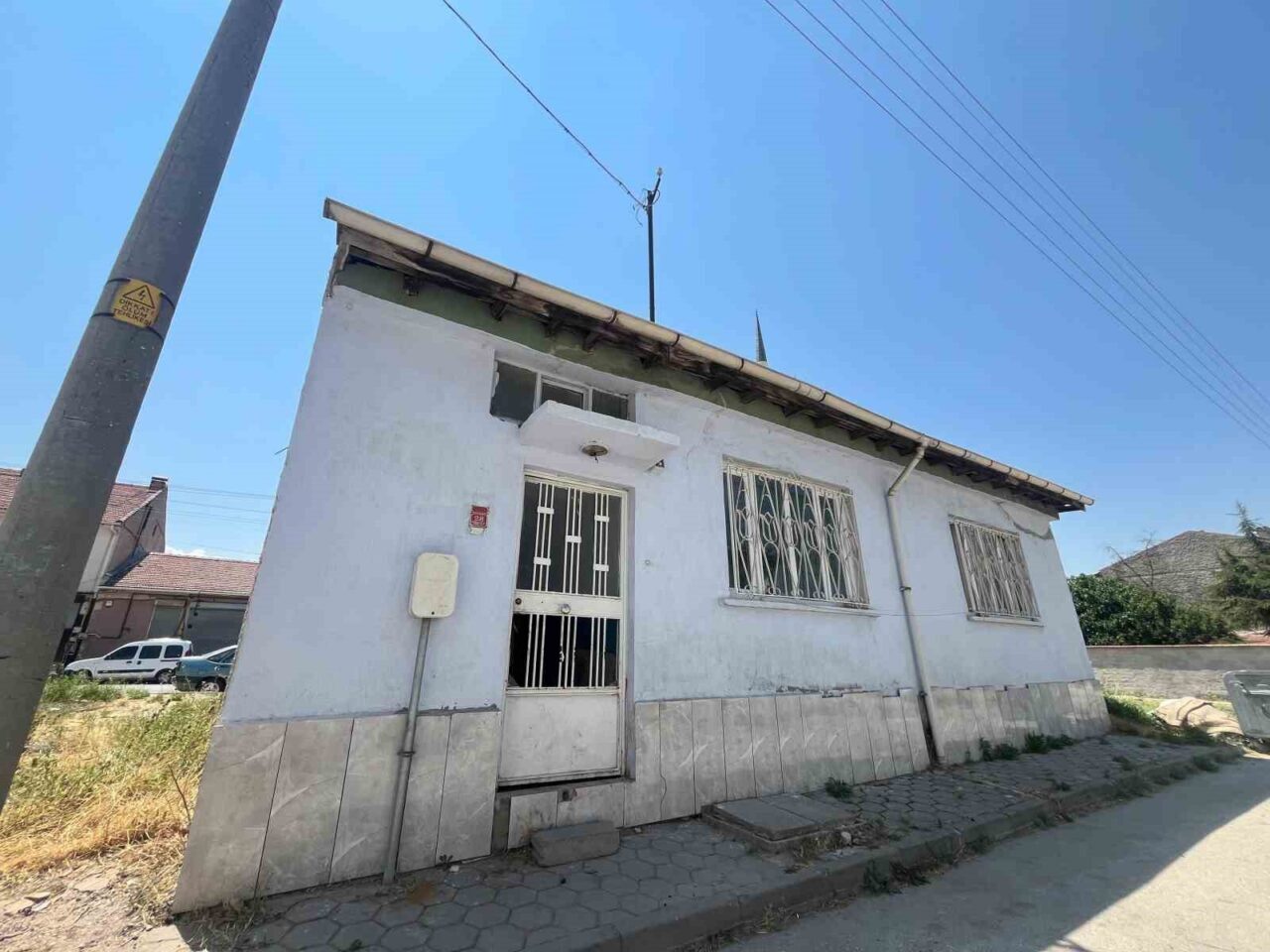 Eskişehir’de, sahipleri vefat ettikten sonra boş kalan müstakil eve yabancı