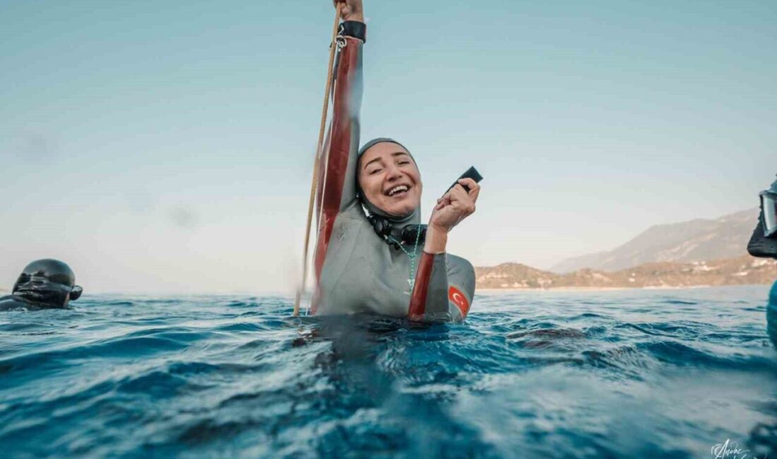Antalya’nın Kaş ilçesinde düzenlenen Serbest Dalış Deniz Açıksu Büyükler ve