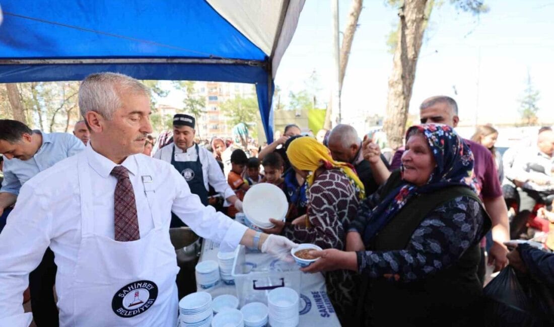 Her yıl Muharrem Ayı’nda vatandaşlara aşure ikramında bulunan Şahinbey Belediyesi