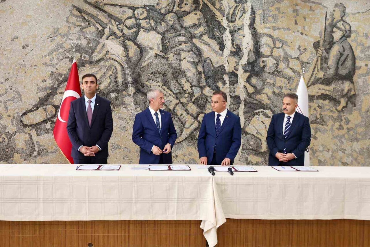 Şahinbey Belediye Başkanı Mehmet Tahmazoğlu LGS sınavında tam puan alan