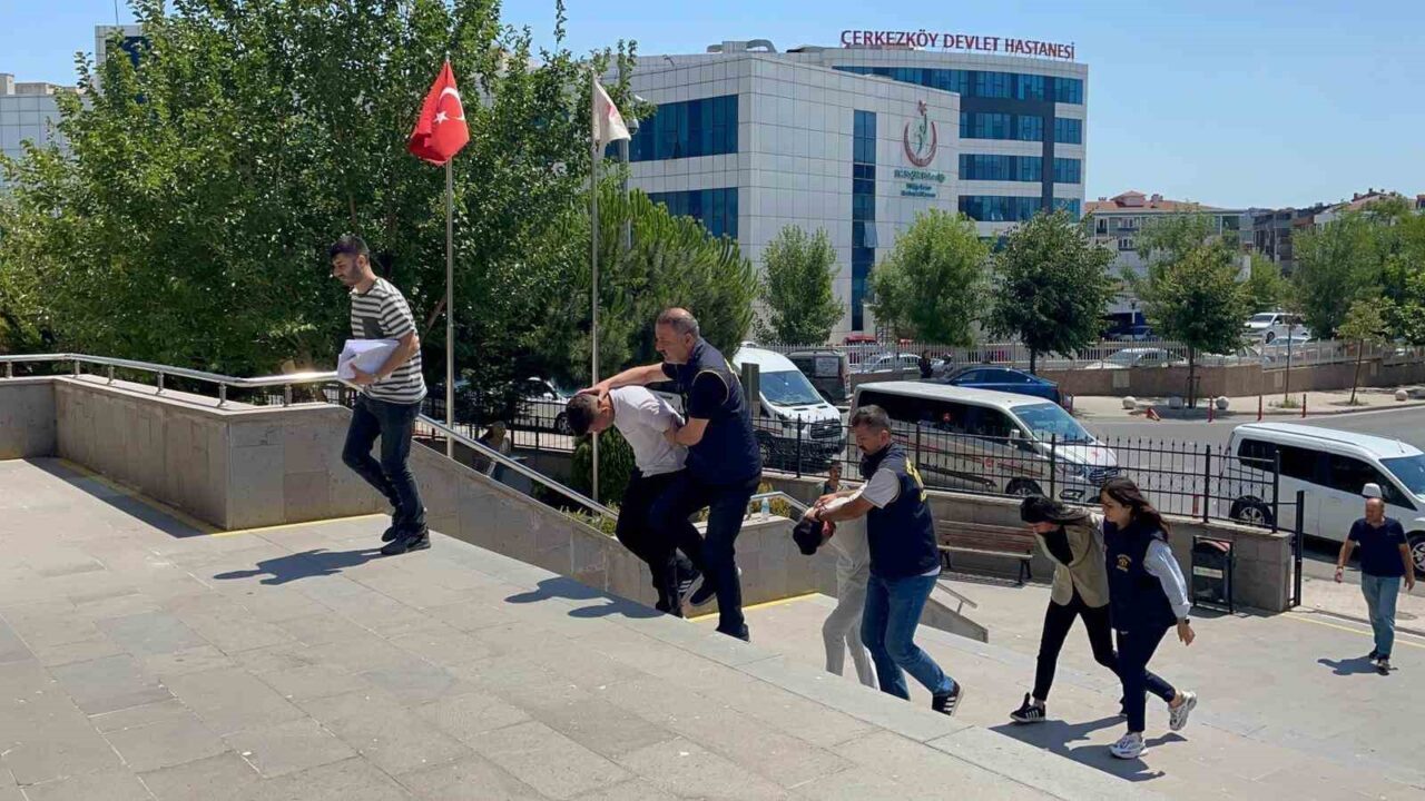 Tekirdağ’ın Çerkezköy ilçesinde sahte basın kartıyla gazete satışı ve yardım
