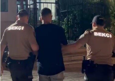 İzmir’in Konak ilçesinde polis ekiplerince şüphe üzerine durdurulan bir kişinin