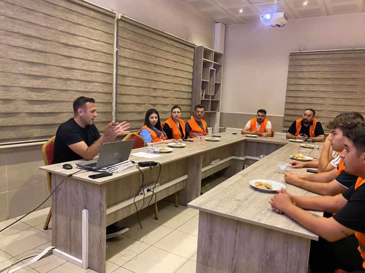 Saimbeyli Orman Bölge Müdürlüğü tarafından gönüllü adaylara yönelik yangın eğitimi