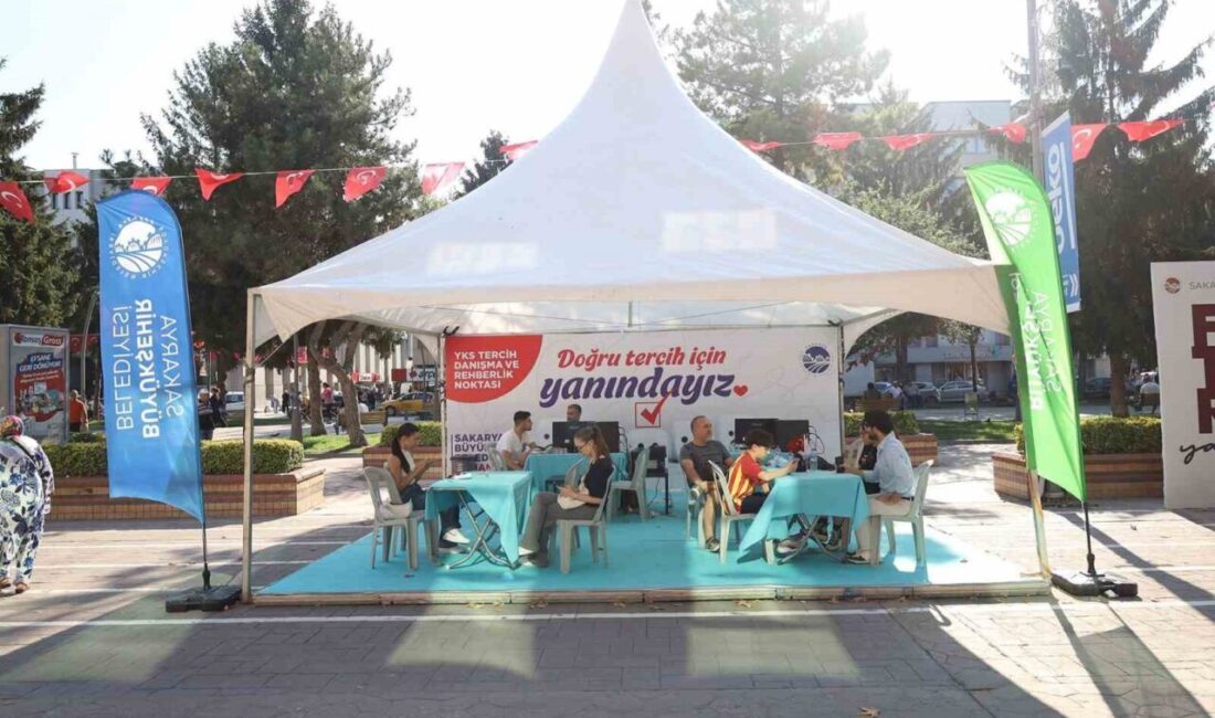 Sakarya Büyükşehir Belediyesi tarafından Yükseköğretim Kurumları Sınavı’na (YKS) giren öğrenciler