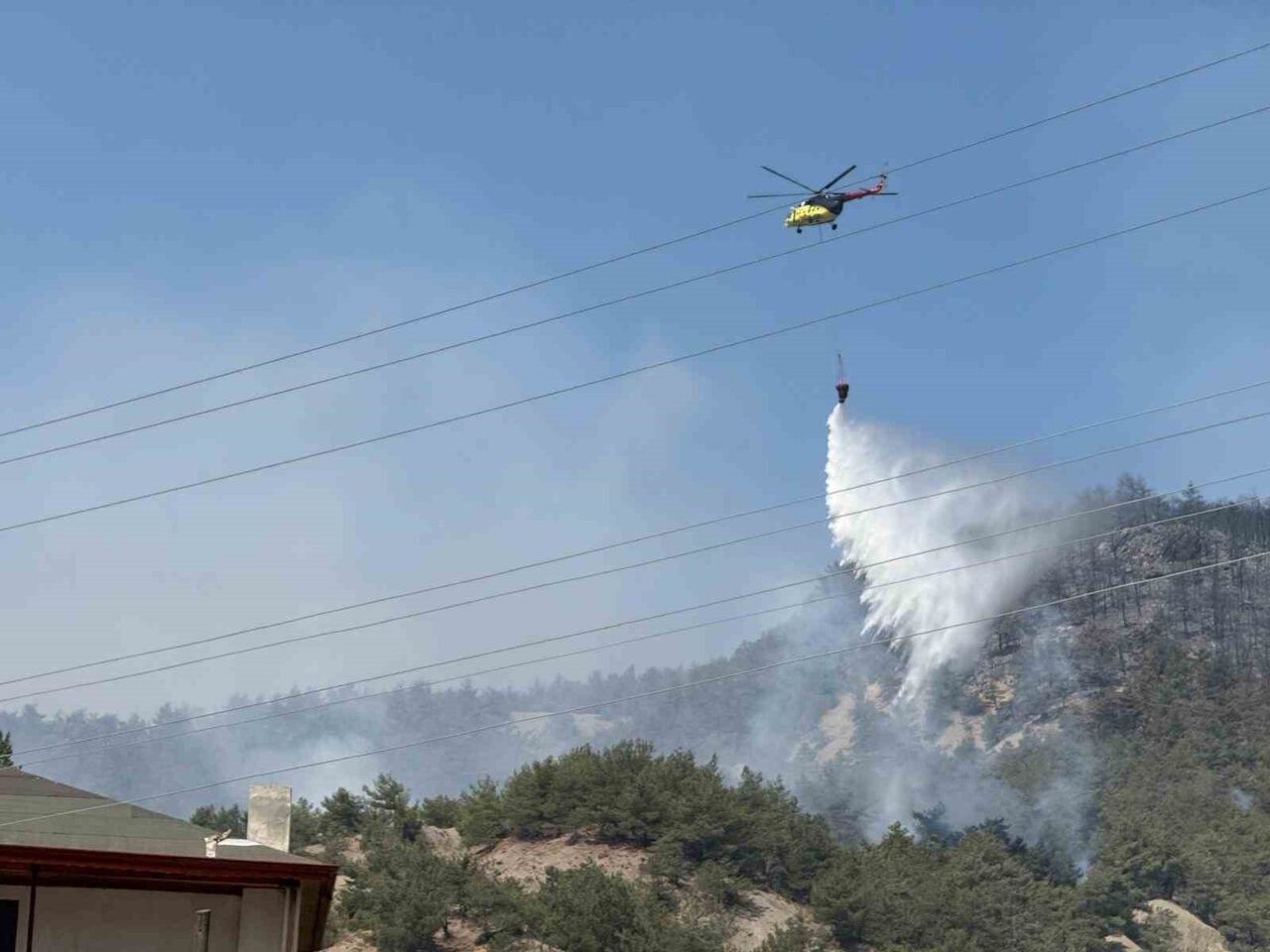 Sakarya Valiliği, Geyve’de devam eden orman yangınına 12 helikopter, 6