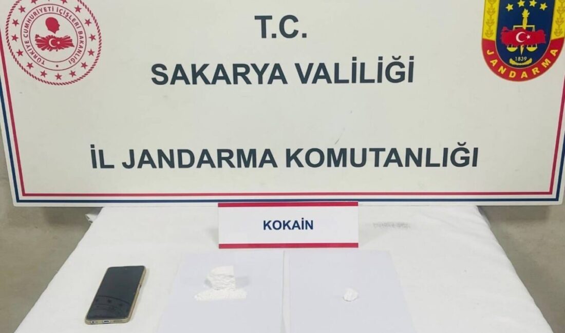 Sakarya’da jandarmanın gerçekleştirdiği uyuşturucu operasyonlarında gözaltına alınan 3 şüpheliden 1’i