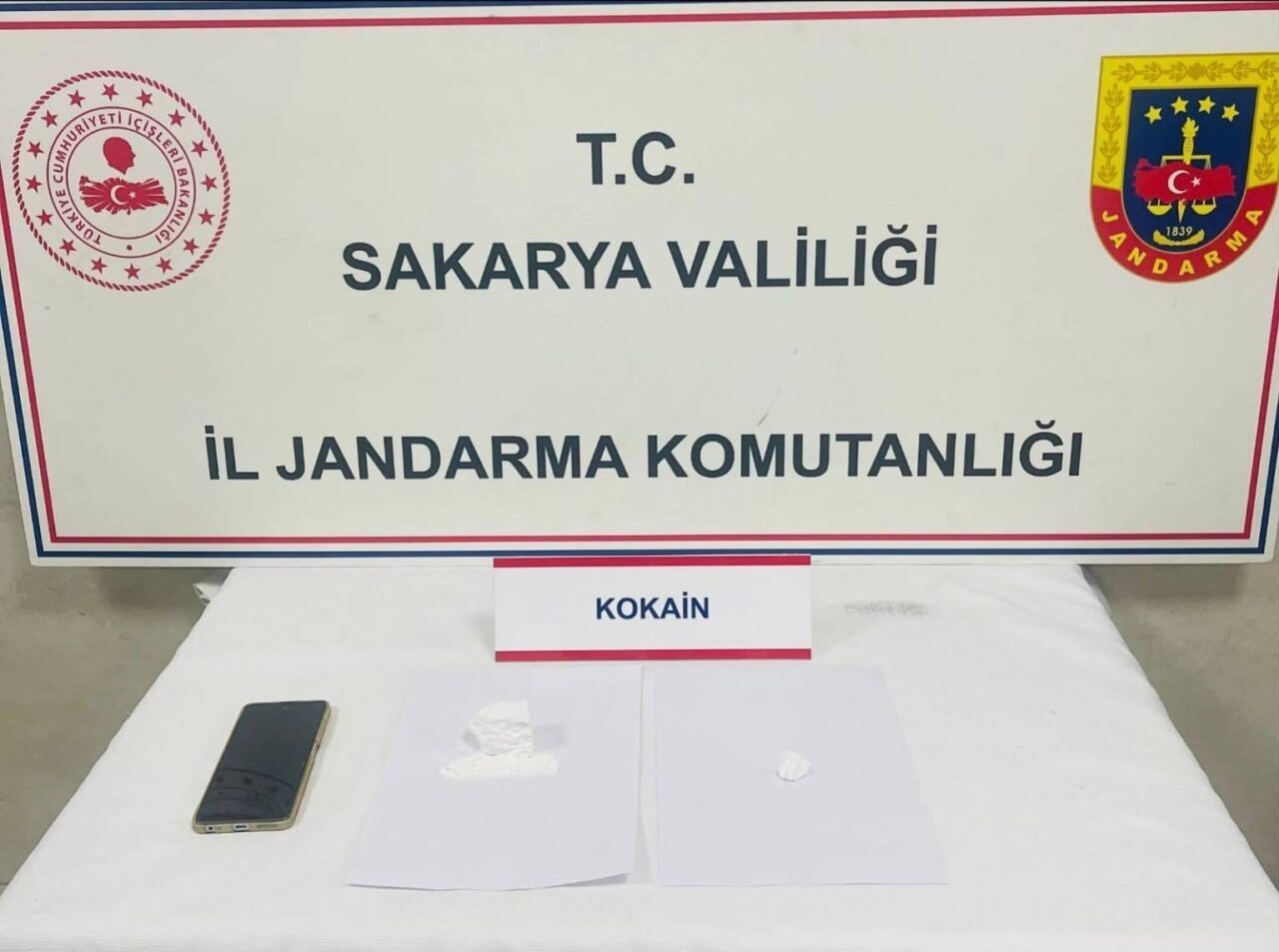 Sakarya’da jandarmanın gerçekleştirdiği uyuşturucu operasyonlarında gözaltına alınan 3 şüpheliden 1’i
