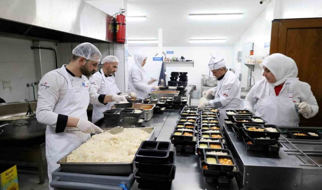 Sakarya Büyükşehir Belediyesi, Aşevi’nde kaynayan kazanlar, her biri birbirinden lezzetli
