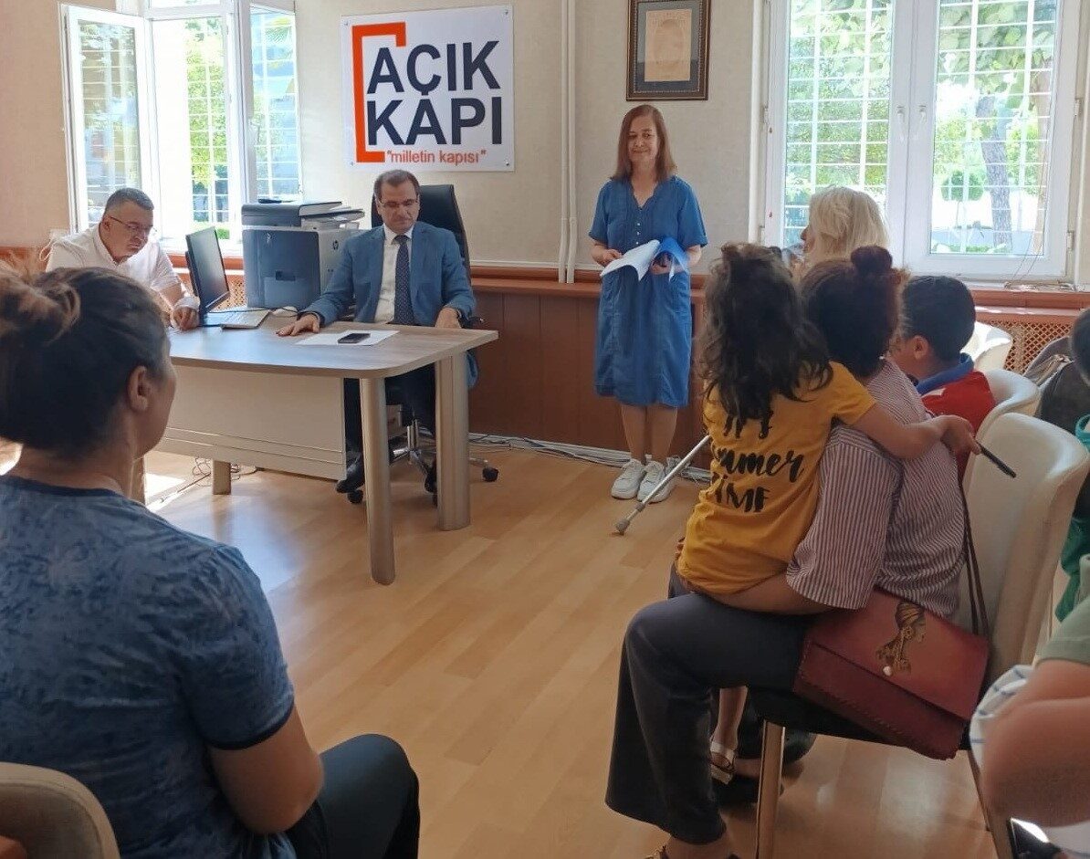 Manisa’nın Salihli ilçe Kaymakamı Ali Güldoğan, vatandaşlarla en üst düzeyde