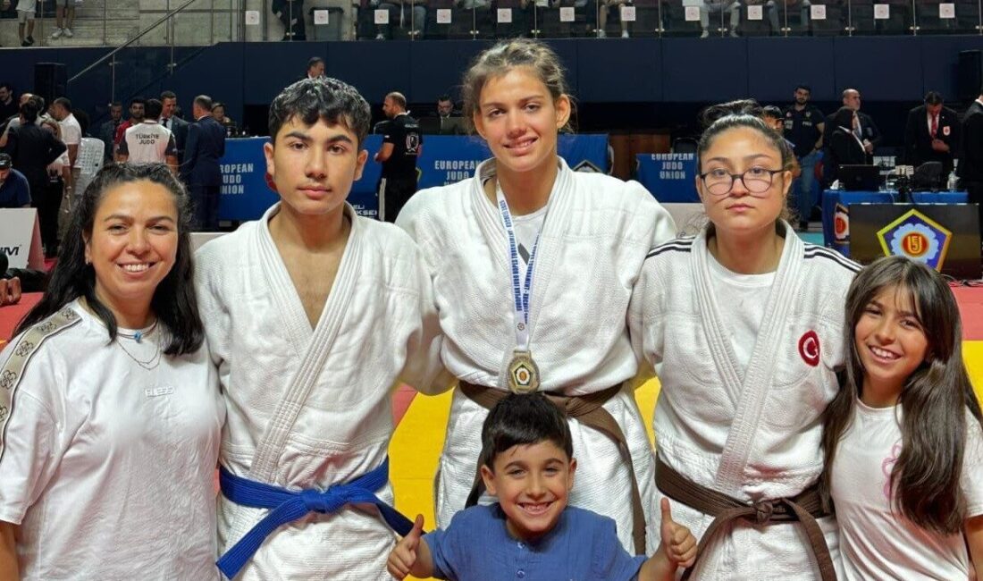 Manisa’nın Salihli ilçesinin milli Judocusu Hira Kılkış, Kocaeli’de düzenlenen Yıldızlar